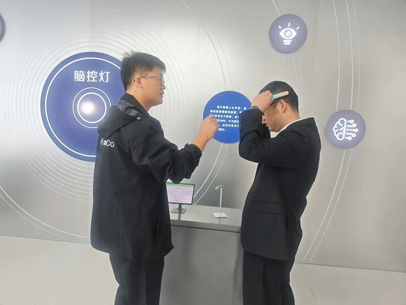 依斯倍一行前往浙江强脑科技参访学习 (4)