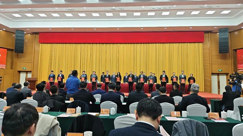 依斯倍受邀出席苏州市新型工业化推进会暨“AI+制造”创新发展大会 (2)